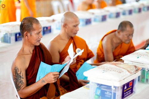 ภาพ No.234451:วันพฤหัสบดีที่ 24 กรกฎาคม พ.ศ. 2568 พิธีถวายสังฆทานแก่คณะสงฆ์ 323 วัด , พิธีมอบกองทุนหนุนแรงใจช่วยครูใต้ , พิธีทำบุญส่วนกุศลแด่ผู้วายชนม์ ในเหตุการณ์ความไม่สงบ 4 จังหวัด ชายแดนภาคใต้ (ปัตตานี , ยะลา , นราธิวาส , สงขลา) ปีที่ 21 ครั้งที่ 179 ณ วัดเวฬุวัน 