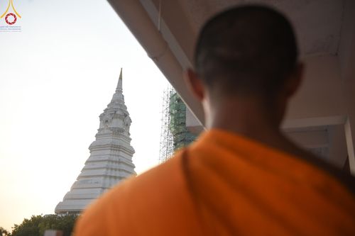 ภาพ No.201371:พระธรรมยาตราปฏิบัติธรรม และถ่ายภาพหมู่ประวัติศาสตร์ ณ อาคารธรรมยาตรา กตัญญูบูชามหาปูชนียาจารย์  ตรงข้ามวัดปากน้ำภาษีเจริญ จ.กรุงเทพมหานคร ในโครงการธรรมยาตรา กตัญญูบูชา มหาปูชนียาจารย์ พระมงคลเทพมุนี(สด จนฺทสโร) พระผู้ปราบมาร อนุสรณ์สถาน 7 แห่ง ปีที่ 13