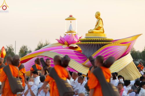 ภาพ No.198205:พิธีต้อนรับพระธรรมยาตรา ณ อนุสรณ์สถานลำดับที่ 5 สถานที่เผยแผ่วิชชาธรรมกายครั้งแรก อนุสรณ์สถานบางปลา วัดบางปลา อำเภอบางเลน จังหวัดนครปฐม ในโครงการธรรมยาตรา กตัญญูบูชา มหาปูชนียาจารย์ พระมงคลเทพมุนี(สด จนฺทสโร) พระผู้ปราบมาร ปีที่ 13 วัน 19 มกราคม พ.ศ.2568