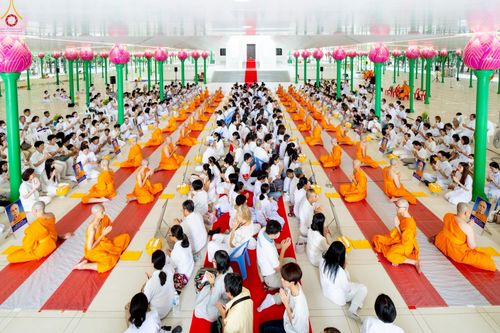 ภาพ No.229219:วันเสาร์ที่ 14 มิถุนายน พ.ศ. 2568 พิธีบรรพชา , พิธีถวายบาตร , พิธีอุปสมบท ในโครงการบรรพชาอุปสมบทหมู่ ผู้บริหารรุ่นที่ 15 และ อุดมศึกษา รุ่นที่ 52 ณ โบสถ์พระไตรปิฎก วัดพระธรรมกาย