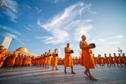 ภาพ No.187805:พิธีตักบาตรฉลองพระใหม่ ต้อนรับพุทธศักราช 2568 ณ ลานธรรมพระมหาธรรมกายเจดีย์ วัดพระธรรมกาย จ.ปทุมธานี วันที่ 1 มกราคม พ.ศ. 2568