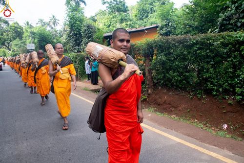 ภาพ No.140754:PhotoStory มหาศรัทธา ธรรมยาตราศรีลังกา EP.4 โครงการสยาม-ลังกา ธรรมยาตรา ฉลองเทศกาลวิสาขบูชาแห่งชาติ ศรีลังกา  บูชาธรรม 80 ปีหลวงพ่อธัมมชโย เส้นทางจาก เมืองดัมบูลลา ไปยัง เมืองมาตะเล  ตั้งแต่วันที่ 17-20 พฤษภาคม พ.ศ. 2567
