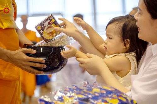 ภาพ No.223411:วันวิสาขบูชา วันอาทิตย์ที่ 11 พฤษภาคม พ.ศ. 2568 พิธีตักบาตร และปฎิบัติธรรม ณ สภาธรรมกายสากล วัดพระธรรมกาย