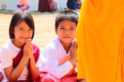 ภาพ No.129073:พระธรรมยาตราเดินธรรมยาตรา ณ ชุมชนรอบศูนย์ปฏิบัติธรรมภาคใต้ อ.บางกล่ำ จ.สงขลา วันที่ 10 มีนาคม พ.ศ. 2567