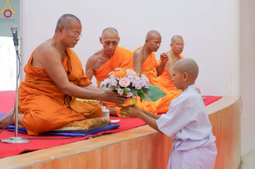 ภาพ No.216257:วันเสาร์ที่ 5 เมษายน พ.ศ. 2568 พิธีตัดปอยผม พิธีขอขมาผู้ปกครอง พิธีขอขมามอบผ้าไตร พิธีบรรพชา พิธีถวายบาตรสามเณร ณ ศูนย์ปฏิบัติธรรมและศูนย์อบรมเยาวชนเพชรบุรี ต.ท่าแลง อ.ท่ายาง จ.เพชรบุรี