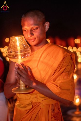 ภาพ No.132413:พิธีจุดโคมประทีปถวายเป็นพุทธบูชา ในโครงการบรรพชา 1,250 รูป ณ แดนประสูติ สวนลุมพินี ประเทศเนปาล วันที่ 17 มีนาคม พ.ศ. 2567