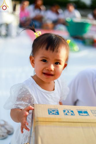 ภาพ No.150871:พิธีเจริญพระพุทธมนต์ และทำบุญตักบาตรแด่คณะสงฆ์ จำนวน 121 รูป เนื่องในโอกาสฉลองครบรอบ 120 ปี อำเภอคลองหลวง จังหวัดปทุมธานี เพื่อถวายเป็นพุทธบูชา ช่วยเหลือผู้ประสบความเดือดร้อนจากอุทกภัย และคณะสงฆ์ 323 วัด 4 จังหวัดชายแดนภาคใต้ วันเสาร์ที่ 31 สิงหาคม พ.ศ. 