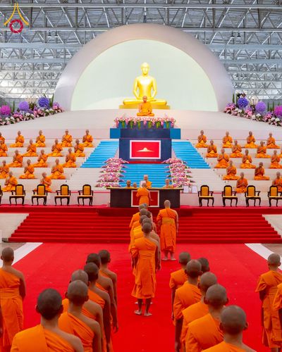 ภาพ No.237510:วันอาทิตย์ที่ 10 สิงหาคม พ.ศ.2568 พิธีมอบใบประกาศเกียรติคุณ โครงการสอบบาลี "ฉลองแชมป์" บูชาธรรม 80 ปี หลวงพ่อธัมมชโย ประจำปี 2568 และ พิธีมอบดวงแก้วสามเณรทรงบาลีไวยากรณ์ ณ สภาธรรมกายสากล วัดพระธรรมกาย ปทุมธานี