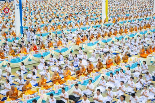 ภาพ No.60015:พิธีเจริญพระพุทธมนต์ "ฉลองอายุวัฒนมงคล 80 ปี หลวงพ่อธัมมชโย" พิธีถวายไทยธรรม คณะสงฆ์ 10,000 กว่าวัดทั่วประเทศ ในวันคุ้มครองโลก วันจันทร์ที่ 22 เมษายน พ.ศ. 2567 ณ สภาธรรมกายสากล วัดพระธรรมกาย จ.ปทุมธานี