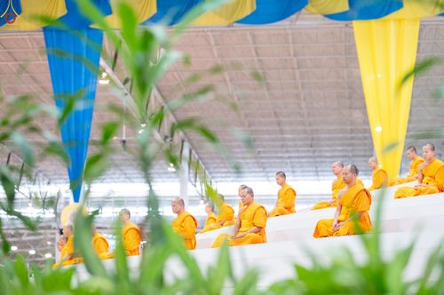 ภาพ No.227940:วันอาทิตย์ที่ 1 มิถุนายน พ.ศ. 2568 พิธีตักบาตร , พิธีบูชาข้าวพระ ณ วัดพระธรรมกาย จ.ปทุมธานี