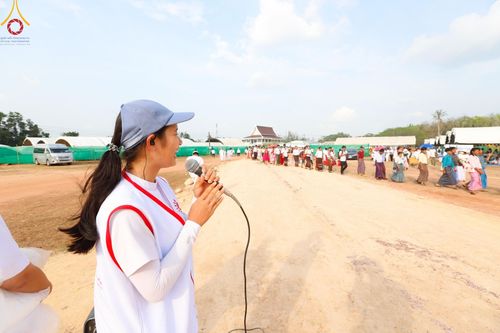 ภาพ No.130074:V.34 เพื่อธรรมเพื่อบางกล่ำ การรับบุญของเจ้าหน้าที่หน่วยงานต่างๆ  เพื่องานธรรมยาตราอัญเชิญพระบรมสารีริกธาตุ ประดิษฐาน ณ มหารัตนเจดีย์สิริปทุมสวรรค์ (เจดีย์อริยพุทธะ 5 พระองค์) ณ ศูนย์ปฏิบัติธรรมภาคใต้ อ.บางกล่ำ จ.สงขลา ระหว่างวันที่ 9-10 มีนาคม พ.ศ. 2567