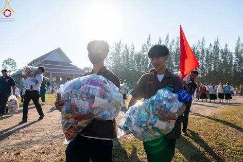 ภาพ No.103911:พิธีตักบาตรพระ 1,000 รูป ครั้งที่ 7 ถวายเป็นพุทธบูชา เพื่อช่วยเหลือคณะสงฆ์ 323 วัด 4 จังหวัดชายแดนภาคใต้ และถวายแด่คณะสงฆ์จังหวัดพิษณุโลก ณ ลานธรรมธุดงคสถานพิษณุโลก อ.วังทอง จ.พิษณุโลก วันที่ 24 ธันวาคม พ.ศ. 2566