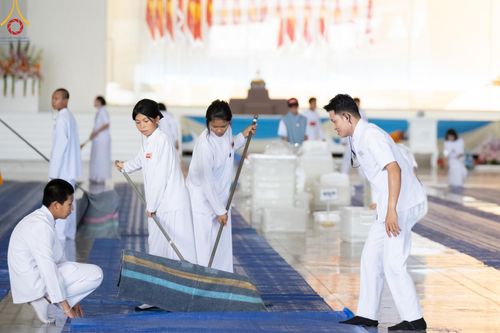 ภาพ No.136634:พิธีตักบาตร พิธีบูชาข้าวพระ ในวันอาทิตย์ต้นเดือนที่ 5 พฤษภาคม พ.ศ. 2567 ณ วัดพระธรรมกาย จ.ปทุมธานี