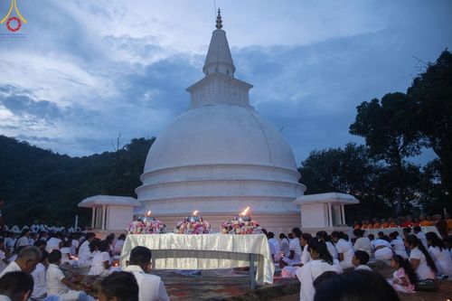 ภาพ No.141117:PhotoStory มหาศรัทธา ธรรมยาตราศรีลังกา EP.6 พิธีจุดวิสาขประทีป 6 วัด ถวายเป็น พุทธบูชา  โครงการสยาม-ลังกา ธรรมยาตรา  ฉลองเทศกาลวิสาขบูชาแห่งชาติ ศรีลังกา  บูชาธรรม 80 ปี หลวงพ่อธัมมชโย วันที่ 16 พฤษภาคม พ.ศ. 2567