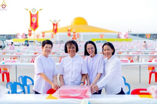 ภาพ No.225126:วันที่ 20 - 27 เมษายน พ.ศ. 2568 "ภาพแห่งความปลื้มที่ไม่มีวันจบ" คณะสงฆ์สามเณร เจ้าหน้าที่ และสาธุชน ร่วมแรงร่วมใจกันเตรียมงานและเก็บงาน เพื่อวันคุ้มครองโลก พิธีถวายมหาสังฆทานคณะสงฆ์ 40,000 กว่าวัดทั่วประเทศ