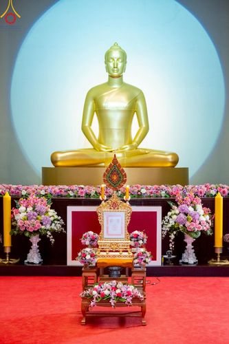 ภาพ No.214841:พิธีต้อนรับสัญญาบัตร พัดยศ พระราชวิเทศวชิรเวที (บัณฑิต วรปญฺโญ) เจ้าอาวาสวัดพระธรรมกายสกอตแลนด์ สหราชอาณาจักร ผู้ช่วยเจ้าอาวาสวัดพระธรรมกาย ณ อุโบสถพระไตรปิฏก วัดพระธรรมกาย