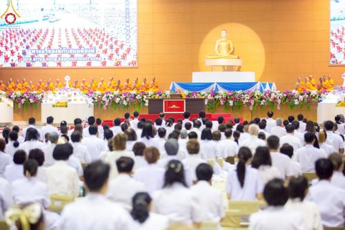 ภาพ No.222838:วันอาทิตย์ต้นเดือนที่ 4 พฤษภาคม พ.ศ. 2568 พิธีบูชาข้าวพระ ณ สภาธรรมกายสากล วัดพระธรรมกาย