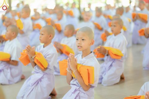 ภาพ No.135120: พิธีบรรพชาสามเณร  พิธีตักบาตรฉลองสามเณรใหม่ วันที่ 1 เมษายน พ.ศ.2567 ในโครงการบรรพชาสามเณรฟื้นฟูพระพุทธศาสนาทั่วไทย ณ ศูนย์ปฏิบัติธรรมแก้วเมืองเลย