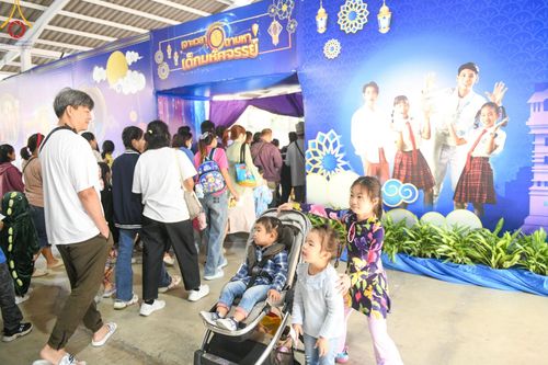 ภาพ No.193935:วัดพระธรรมกาย จัดงานวันเด็กแห่งชาติ ประจำปี พ.ศ.2568 ออกร้านอาหาร 200 ร้าน มอบของขวัญหลายหมื่นชิ้น วันที่ 12 มกราคม พ.ศ. 2568 วัดพระธรรมกาย อ.คลองหลวง จ.ปทุมธานี