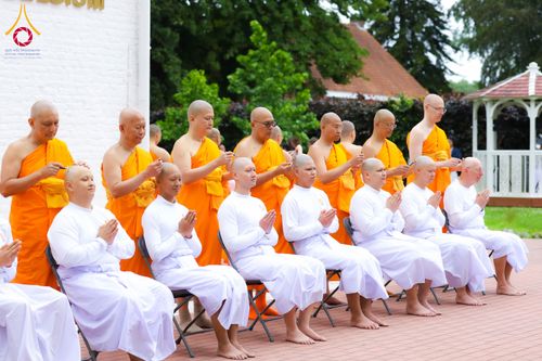 ภาพ No.336701:วันศุกร์ที่ 12 มิถุนายน พ.ศ. 2569 พิธีตัดปอยผมและพิธีปลงผมนาคธรรมทายาท  ภาคพื้นยุโรป รุ่นที่ 11   ณ วัดพระธรรมกายเบลเยียม ประเทศเบลเยียม