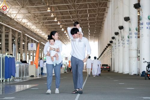 ภาพ No.105524:พิธีปฏิบัติธรรมและพิธีบูชาข้าวพระ ในวันจันทร์ที่ 1 มกราคม พ.ศ. 2567 ณ สภาธรรมกายสากล วัดพระธรรมกาย