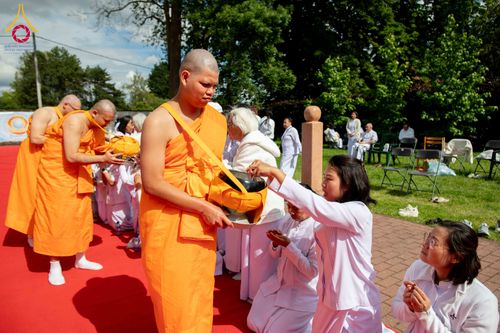 ภาพ No.336834:วันที่ 14 มิถุนายน พ.ศ. 2569 พิธีอุปสมบทธรรมทายาท นานาชาติยุโรปรุ่นที่ 11 เบลเยียม