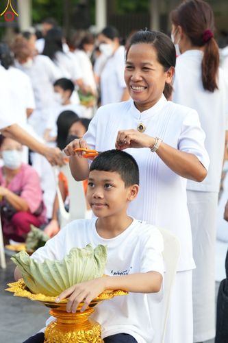ภาพ No.78469:พิธีตัดปอยผม โครงการหน่อแก้วเปรียญธรรมรุ่นที่ 11  วันที่ 26 มีนาคม พ.ศ.2566  ณ หมู่กุฏิสามเณร อาคารค่ายจองแชมป์ วัดพระธรรมกาย