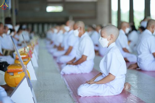 ภาพ No.84126:พิธีเวียนประทักษิณ พิธีวันทาเจดีย์ พิธีขอขมา และมอบผ้าไตร  ในโครงการบรรพชาอุปสมบทหมู่ธรรมทายาทรุ่นเข้าพรรษา และโครงการบรรพชาสามเณรโรงเรียนนานาชาติ รุ่นที่12 ในวันเสาร์ที่ 22 กรกฎาคม พ.ศ. 2566