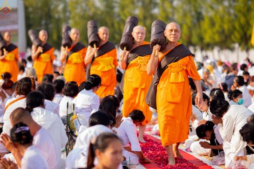 ภาพ No.299663:วันที่ 18 มกราคม พ.ศ. 2569 พิธีต้อนรับพระธรรมยาตรา (ภาพชุดที่ 2) ณ อนุสรณ์สถานลำดับที่ 5  สถานที่เผยแผ่วิชชาธรรมกายครั้งแรก อนุสรณ์สถานบางปลา วัดบางปลา อำเภอบางเลน จังหวัดนครปฐม ในโครงการธรรมยาตรา กตัญญูบูชา มหาปูชนียาจารย์ พระมงคลเทพมุนี(สด จนฺทสโร) พระ