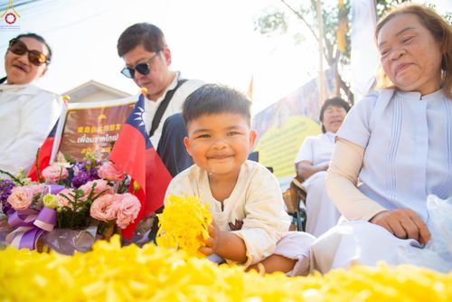 ภาพ No.295024:วันที่ 14 มกราคม พ.ศ. 2569 พิธีต้อนรับพระธรรมยาตรา อนุสรณ์สถานลำดับที่ 4  สถานที่เกิดด้วยกายธรรม ณ วัดโบสถ์บน ต.บางคูเวียง จ.นนทบุรี ในโครงการธรรมยาตรา กตัญญูบูชา มหาปูชนียาจารย์ พระมงคลเทพมุนี(สด จนฺทสโร) พระผู้ปราบมาร อนุสรณ์สถาน 7 แห่ง ปีที่ 14