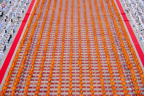 ภาพ No.307764:วันที่ 31 มกราคม พ.ศ. 2569 พิธีจุดประทีปธรรมถวายเป็นพุทธบูชา  และบูชาธรรมมหาปูชนียาจารย์ (ภาพชุดที่ 2) ณ วัดพระธรรมกาย ปทุมธานี ในโครงการธรรมยาตรา กตัญญูบูชา มหาปูชนียาจารย์ พระมงคลเทพมุนี(สด จนฺทสโร) พระผู้ปราบมาร อนุสรณ์สถาน 7 แห่ง ปีที่ 14