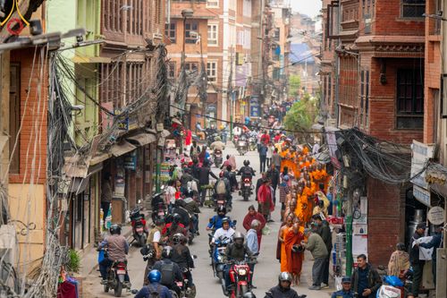 ภาพ No.317271:วันอังคารที่ 31 มีนาคม พ.ศ.2569 จาริกบิณฑบาตแห่งศรัทธา จากวัดอเชศวรสู่สี่แยกปาตันและวัดศรี ประเทศเนปาล