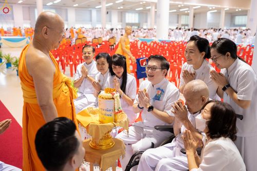 ภาพ No.345567:วันพฤหัสบดีที่ 27 สิงหาคม พ.ศ.2569 พิธีภาคสาย ปฏิบัติธรรมร่วมกัน เนื่องในวันธรรมชัย ณ สภาธรรมกายสากล วัดพระธรรมกาย