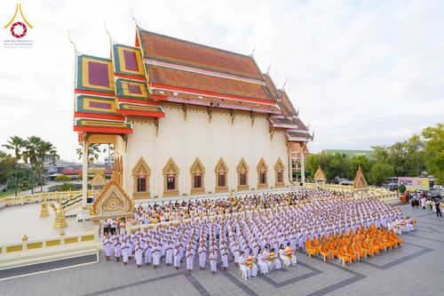 ภาพ No.278526:วันอาทิตย์ที่ 14 ธันวาคม พ.ศ.2568  พิธีเวียนประทักษิณ พิธีวันทาสีมาพระประธาน โครงการบวชบูชาธรรมมหาปูชนียาจารย์ ของศูนย์ปฏิบัติธรรมบุรีรัมย์ ณ วัดกลาง พระอารามหลวง จังหวัดบุรีรัมย์