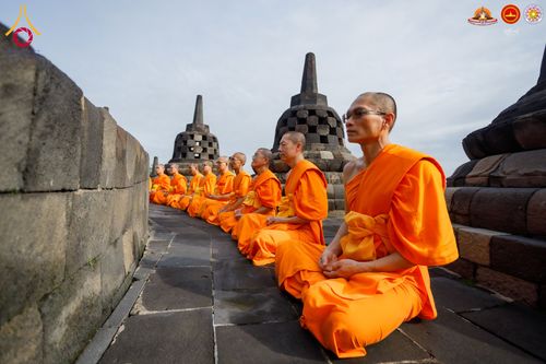 ภาพ No.280098:วันที่ 31 ธันวาคม พ.ศ. 2568 เดินธรรมยาตราที่บรมพุทธโธ อินโดนีเซีย