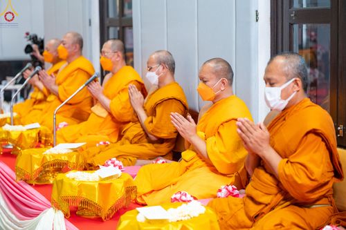 ภาพ No.78599:พิธีต้อนรับสัญญาบัตร พัดยศ ผ้าไตรและถวายมุทิตาสักการะฯ พระครูสิทธิรัตนวิเทศ และ พระครูวิเทศสันติคุณ วันอังคารที่ 28 มีนาคม พ.ศ. 2566 ณ อุโบสถวัดพระธรรมกาย