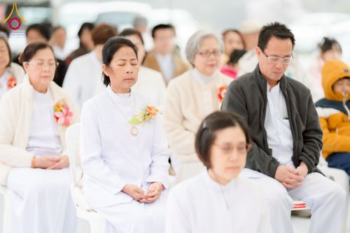 ภาพ No.220864:วันที่ 13 เมษายน พ.ศ. 2568 พิธีโปรยรัตนชาติปฐมเริ่มสถาปนาเจดีย์ และ พิธีเปิดหมู่บ้านปฏิบัติธรรม เพื่อการบรรลุธรรม ณ วัดป่าธรรมกายนานาชาติโทชิหงิ  ประเทศญี่ปุ่น