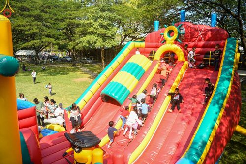 ภาพ No.194125:วัดพระธรรมกาย จัดงานวันเด็กแห่งชาติ ประจำปี พ.ศ.2568 ออกร้านอาหาร 200 ร้าน มอบของขวัญหลายหมื่นชิ้น วันที่ 12 มกราคม พ.ศ. 2568 วัดพระธรรมกาย อ.คลองหลวง จ.ปทุมธานี