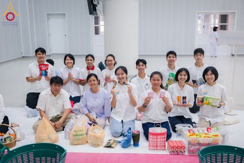 ภาพ No.60756:พิธีตักบาตรพระภิกษุสามเณร ธรรมทายาทระดับอุดมศึกษา วันเสาร์ที่ 20 เมษายน พ.ศ. 2567 ณ ห้องปฎิบัติธรรม ชั้นลอย มหารัตนวิหารคด 13 วัดพระธรรมกาย จ.ปทุมธานี