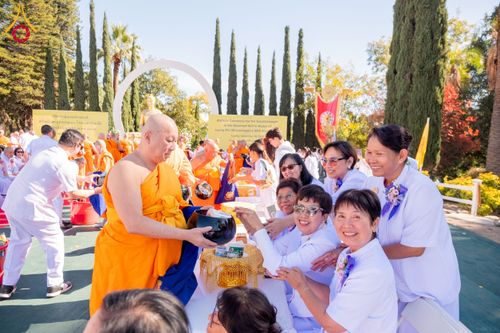 ภาพ No.179891:พิธีทอดกฐินบรมจักรพรรดิ สร้างอุโบสถ 80 ปี บูชาธรรมหลวงพ่อธัมมชโย ณ วัดพระธรรมกายแคลิฟอร์เนีย ประเทศสหรัฐอเมริกา วันอาทิตย์ที่ 10 พฤศจิกายน พ.ศ. 2567