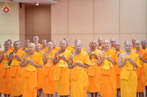 ภาพ No.161648:พิธีรับดวงแก้วนักเรียนบาลี ผู้สมัครสอบในนามวัดพระธรรมกาย วันพุธที่ 2 ตุลาคม พ.ศ. 2567 ณ เทวสภา อาคารร้อยปีคุณยายอาจารย์ฯ วัดพระธรรมกาย จ.ปทุมธานี
