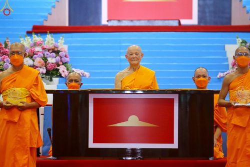 ภาพ No.83802:พิธีมอบโล่เกียรติยศ โครงการผู้นำแสงสว่างออนไลน์ ประจำปี 2565 ในวันอาทิตย์ที่ 2 กรกฎาคม พ.ศ. 2566 ณ วัดพระธรรมกาย