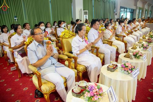 ภาพ No.109836:พิธีเจริญพระพุทธมนต์ ปฏิบัติธรรม  มอบทุนการศึกษา ถวายสังฆทาน 121 วัด วันพุธที่ 10 มกราคม พ.ศ. 2567 ณ อาคารราชวิริยาลังการ วัดไร่ขิง พระอารามหลวง  อ.สามพราน จ.นครปฐม