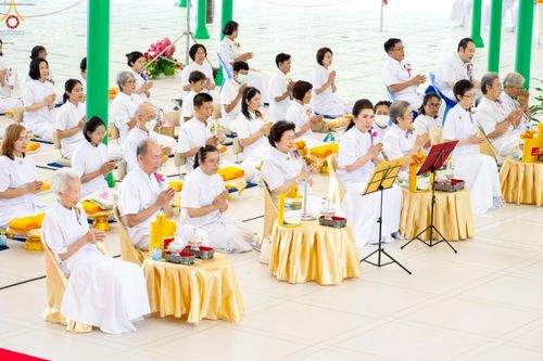 ภาพ No.227680:วันเสาร์ที่ 31 พฤษภาคม พ.ศ.2568 พิธีถวายผ้าไตรแด่สามเณรผู้เข้ารับการอุปสมบท , พิธีอุปสมบทสามเณรเตรียม DCI วัดพระธรรมกาย จ.ปทุมธานี