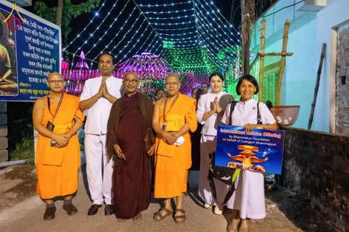 ภาพ No.179669:พิธีทอดกฐินสมทบ ณ วัดพุทธรัตนางกูร พิหาร (Bouddha Ratnangkur Bihar) เมืองกัลกัตตา ประเทศอินเดีย วันที่ 9 พฤศจิกายน พ.ศ. 2567