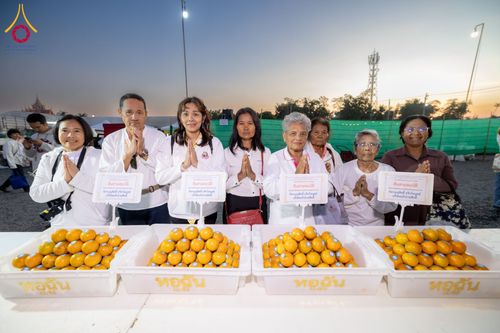 ภาพ No.196897:พิธีถวายภัตตาหารเป็นสังฆทาน แด่พระธรรมยาตรา ณ วัดโบสถ์(บน) ตำบลบางคูเวียง อำเภอบางกรวย จังหวัดนนทบุรี ในโครงการธรรมยาตรา กตัญญูบูชา มหาปูชนียาจารย์ พระมงคลเทพมุนี(สด จนฺทสโร) พระผู้ปราบมาร อนุสรณ์สถาน 7 แห่ง ปีที่ 13 วันที่ 18 มกราคม พ.ศ. 2568