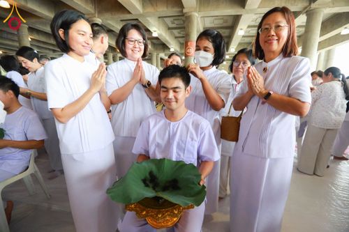 ภาพ No.143924:พิธีตัดปอยผมและปลงผมธรรมทายาท รุ่นเข้าพรรษา ณ มหาวิหารคด คอร์ 16 วัดพระธรรมกาย วันอาทิตย์ที่ 7 กรกฎาคม พ.ศ. 2567