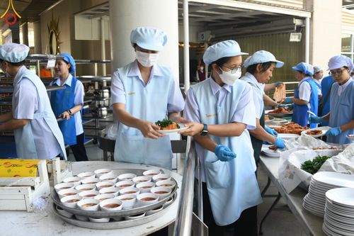 ภาพ No.162112:พิธีถวายภัตตาหารเมนูสวรรค์ เนื่องในวันออกพรรษา (ขึ้น 15 ค่ำ เดือน 11) วันพฤหัสบดีที่ 17 ตุลาคม พ.ศ. 2567 ณ หอฉันคุณยายอาจารย์ฯ วัดพระธรรมกาย