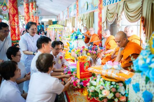 ภาพ No.164549:พิธีทอดกฐิน ณ วัดเทพมงคล อ.บางซ้าย จ.พระนครศรีอยุธยา ในโครงการกฐินสามัคคีทั่วไทย 30,000 วัด บูชาธรรม 80 ปี หลวงพ่อธัมมชโย โดยคณะศิษยานุศิษย์วัดพระธรรมกาย วันที่ 20 ตุลาคม พ.ศ. 2567
