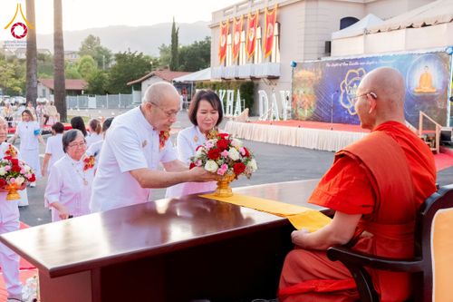 ภาพ No.225697:วันอาทิตย์ที่ 11 พฤษภาคม พ.ศ. 2568 วัดพระธรรมกายแคลิฟอร์เนีย จัดงานวิสาขบูชานานาชาติ และถวายมหาสังฆทานคณะสงฆ์ 120 รูป